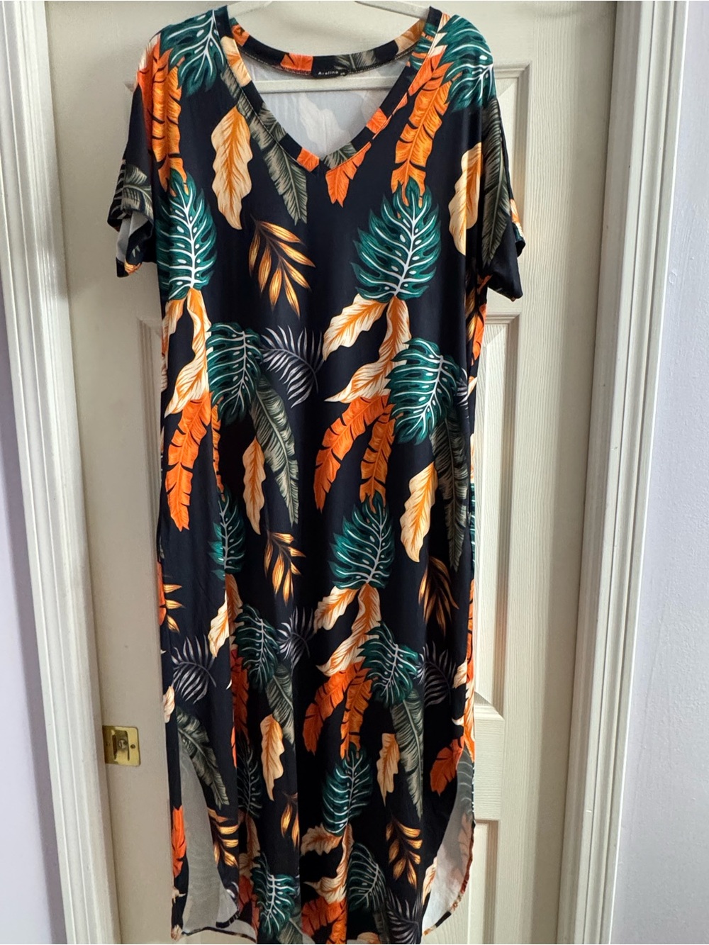 Plus-size Women's Black Tropical Leaf V-Neck Dress EUC